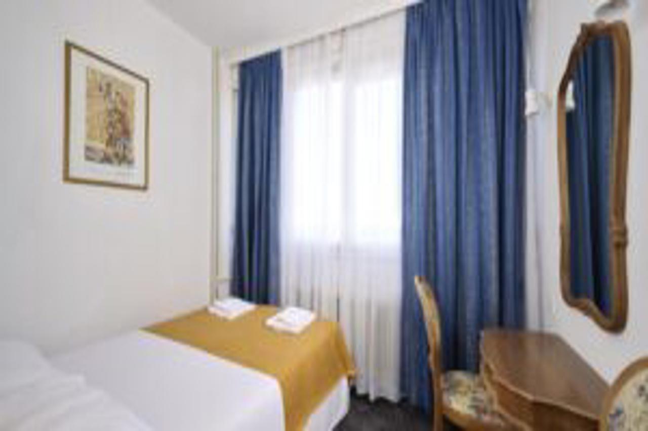 Guest House Adriatic Umag Extérieur photo