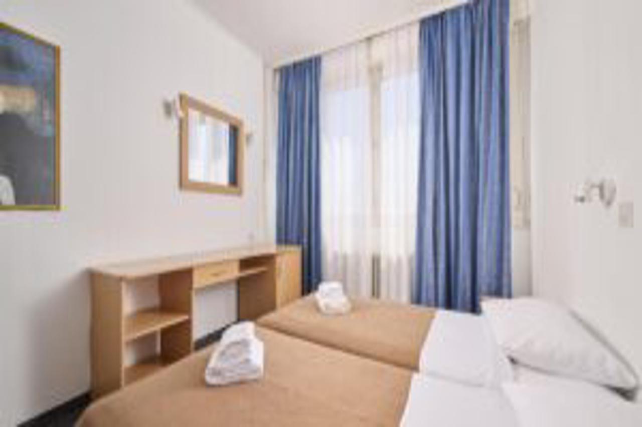 Guest House Adriatic Umag Extérieur photo